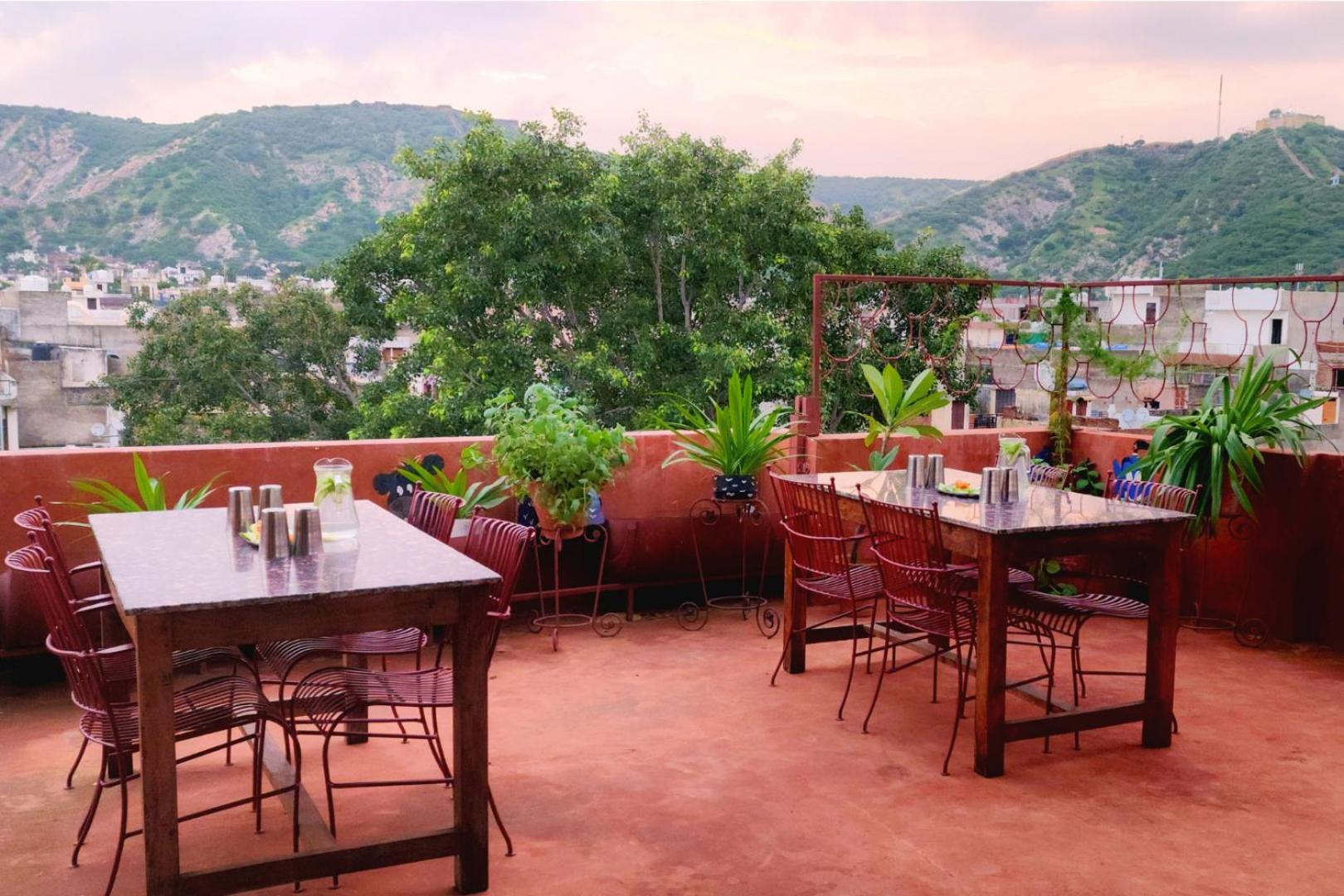 Chillout - A Boutique Hotel & Rooftop Restaurant Jaipur Bagian luar foto